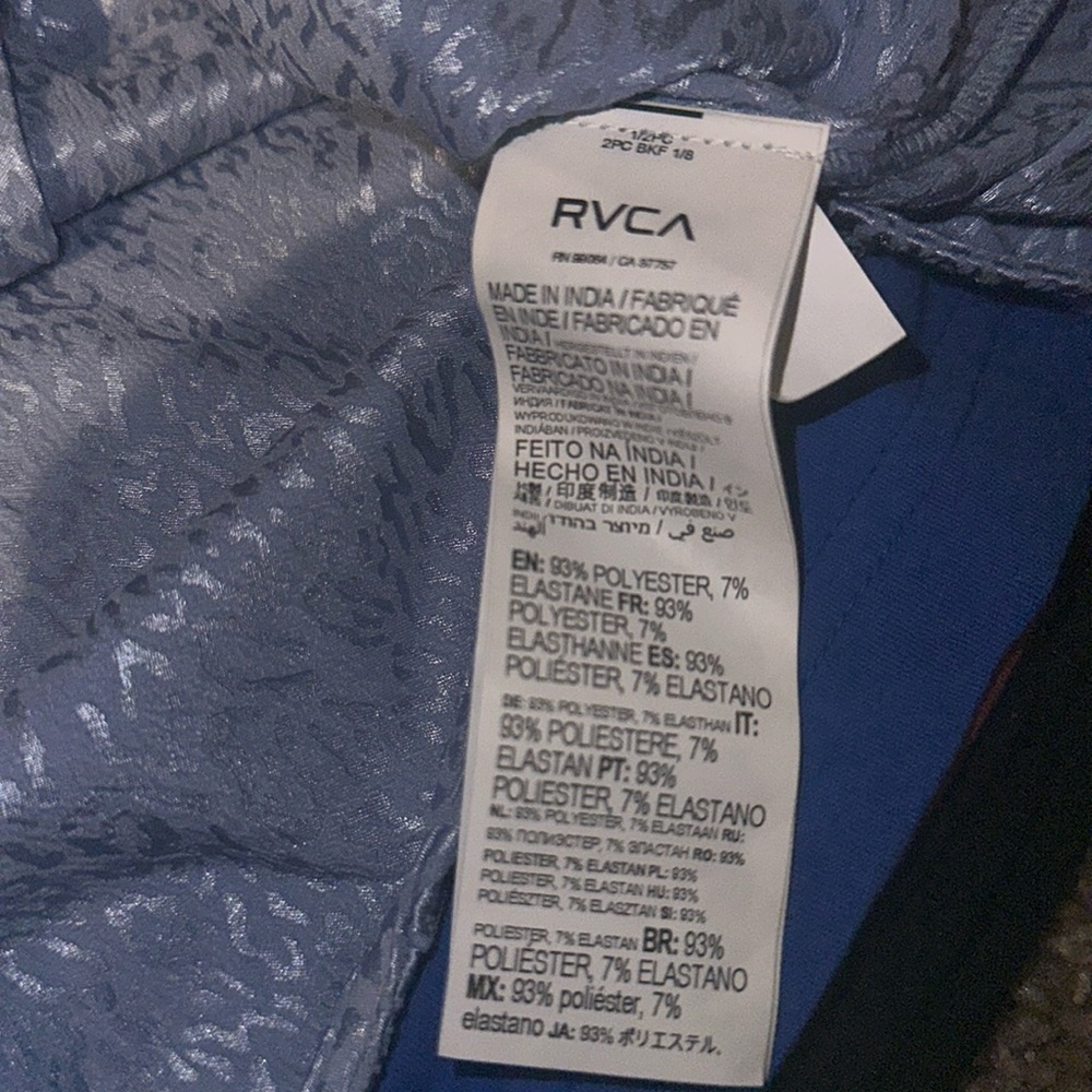 RVCA Vacay Button Down Resort Wear Light Blue Silky Small Cruise BNWT - Picture 5 of 6